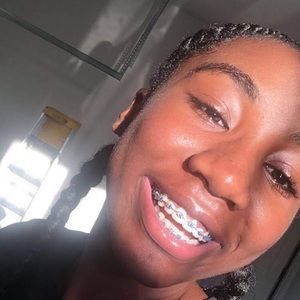 Meet your Posher, Elise